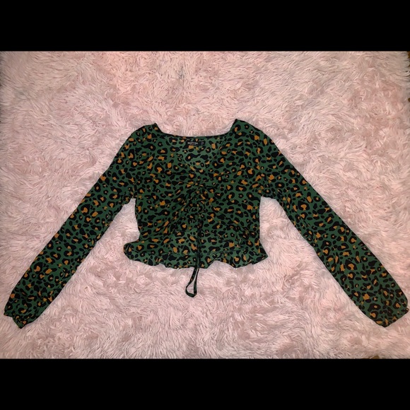 Nasty Gal Green Leopard Print crop top - Picture 3 of 4